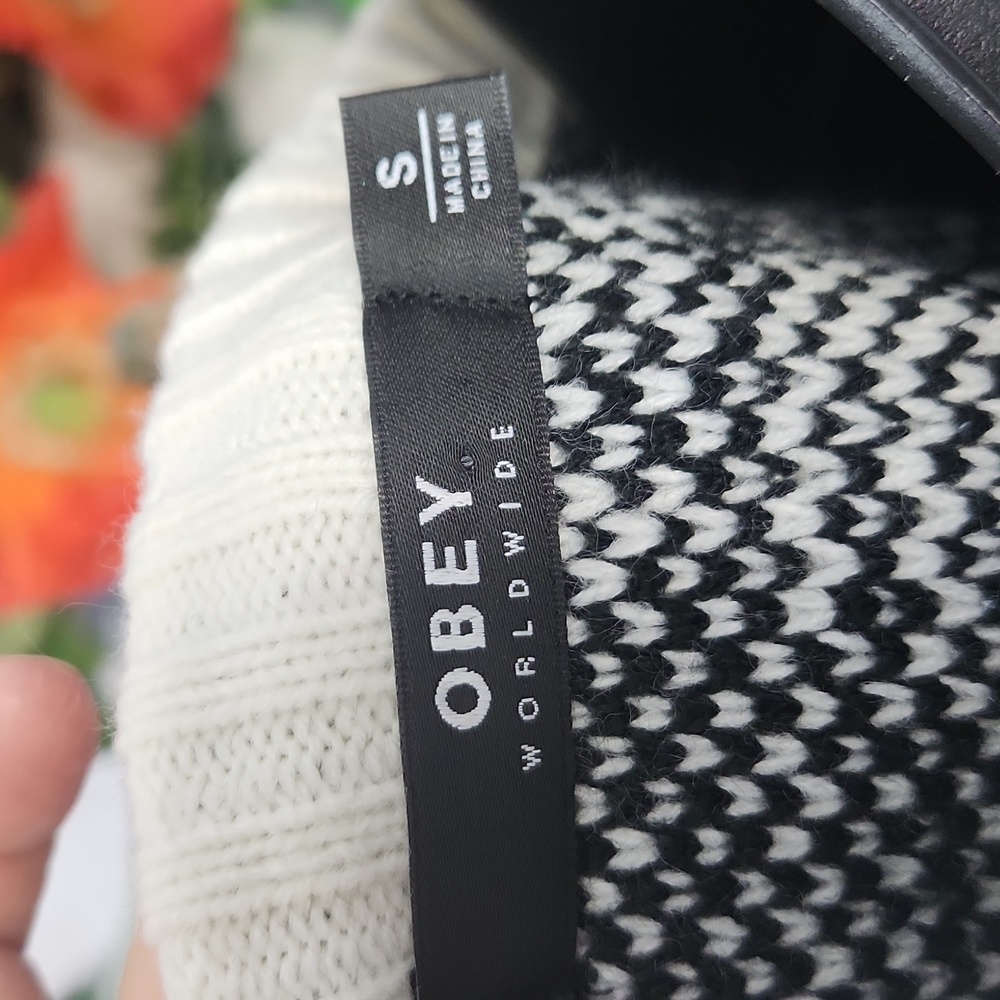Obey Black & White Newsprint "Peace" Crewneck Sweater - Picture 6 of 7